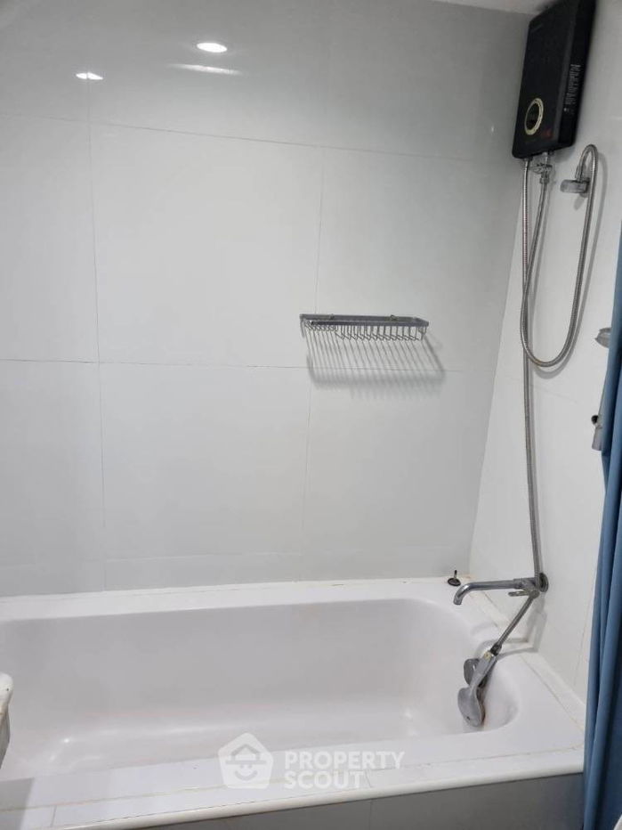 picture 1-BR Condo at The Winning Tower near ARL Ramkhamhaeng (ID 2013723) - 6/10