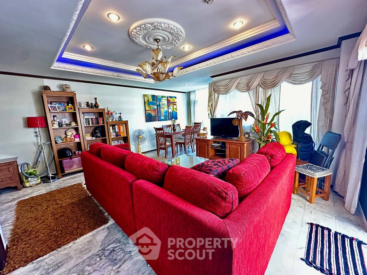 picture 2-BR Condo at Siam Oriental Twins Pratumnak close to Phratamnak (ID 1906903) - 1/12