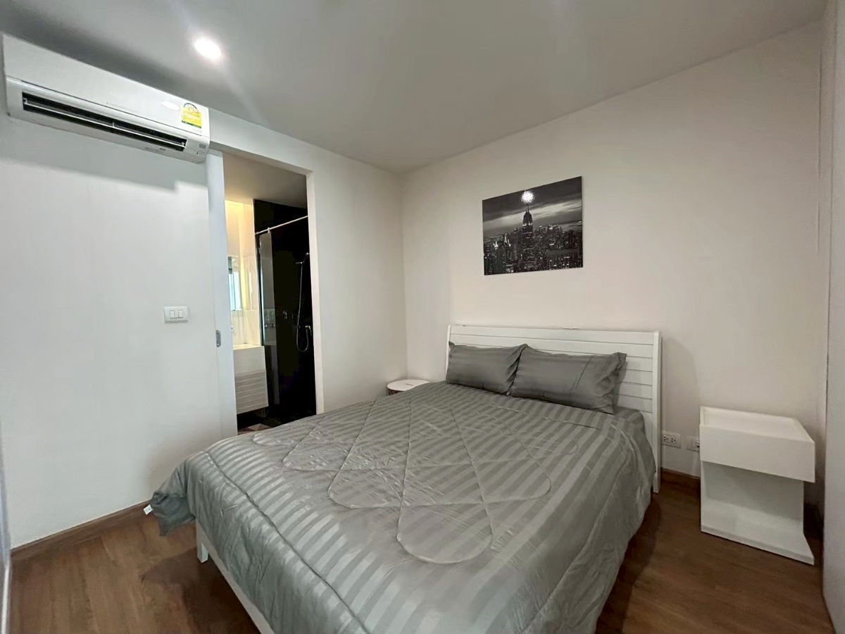 picture Room for rent at Nimmana Condo, swimming pool view, corner room, rent 19,000 baht per month, call065-0084111  Art - 1/14