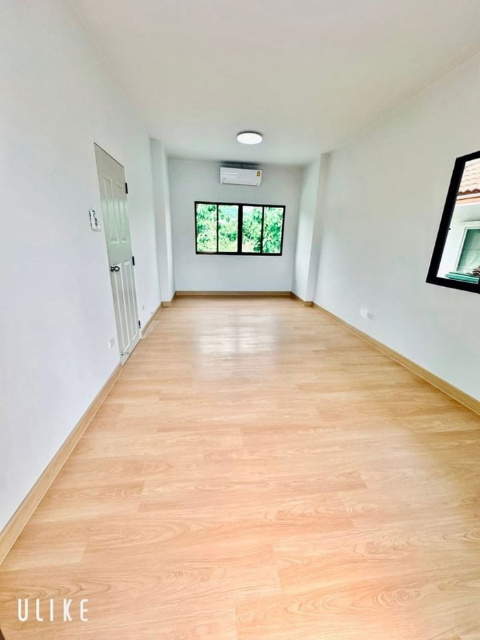 รูป ขายบ้านเดี่ยวรีโนเวทใหม่สวย ม.อัมพรเพลส ไร่กล้วย ศรีราชา ทำเลดีติดถนน - รูปที่ 15/20