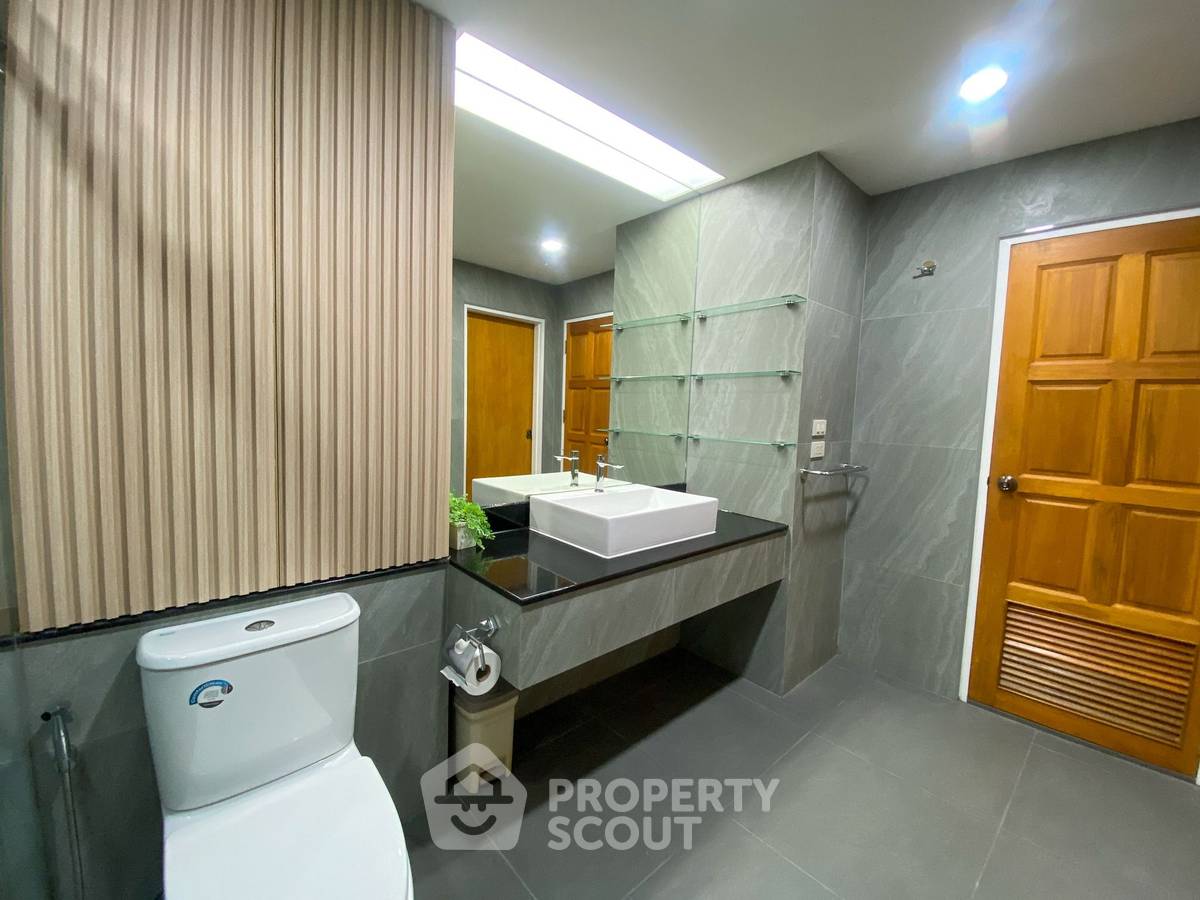 รูป คอนโด 2-ห้องนอน ที่ อโศก เพลส ใกล้ MRT สุขุมวิท (ID 2304521) - รูปที่ 3/9