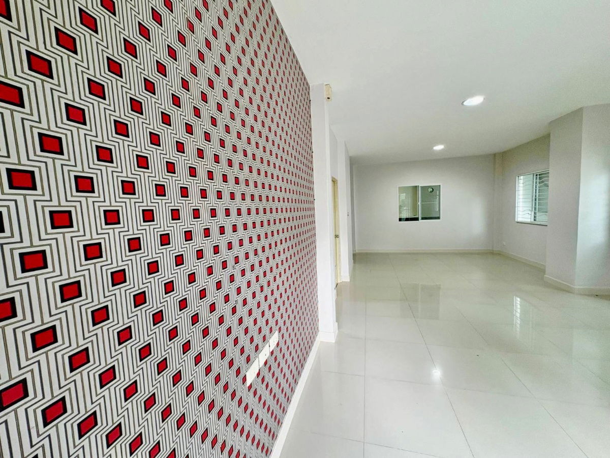 picture For Sale: 2-Storey Detached House – Lanceo Ramkhamhaeng–Wongwaen (Mistine) Just 15 minutes from Suvarnabhumi Airport - 9/37