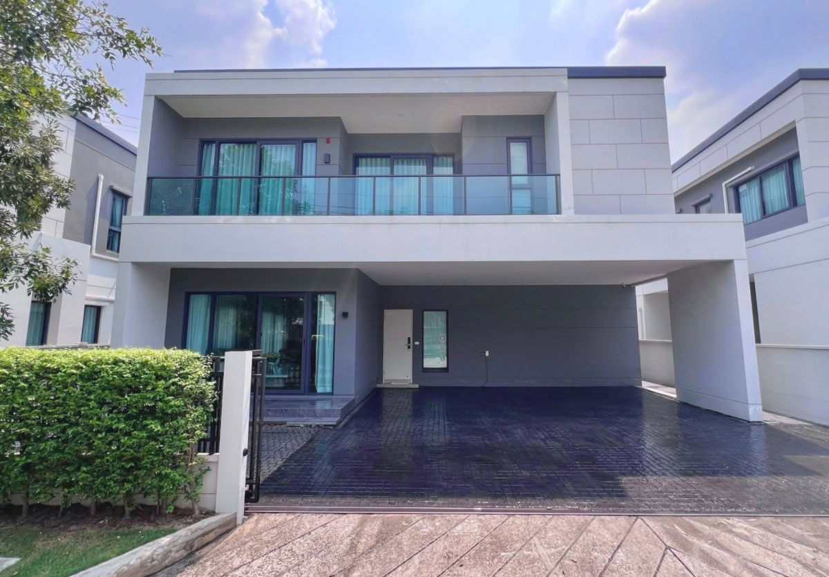 picture Luxury detached house in front of a garden, near the clubhouse, near Mega Bangna and leading international schools. - 1/16