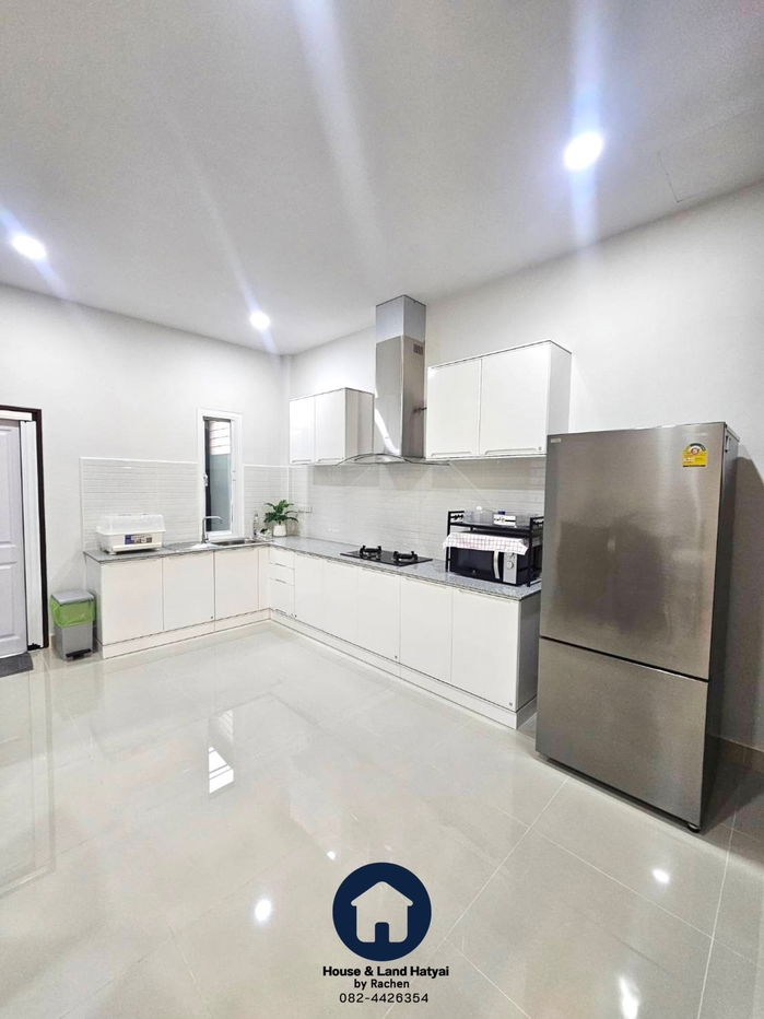 picture Single house for rent in a development in Ban Phru. 3 bedrooms, 75 sq wah (20,000 sq m). Rent: 20,000 baht/month. - 11/19