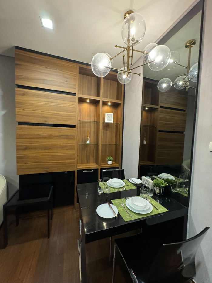 picture  Ivy                        Thonglor - 2/10