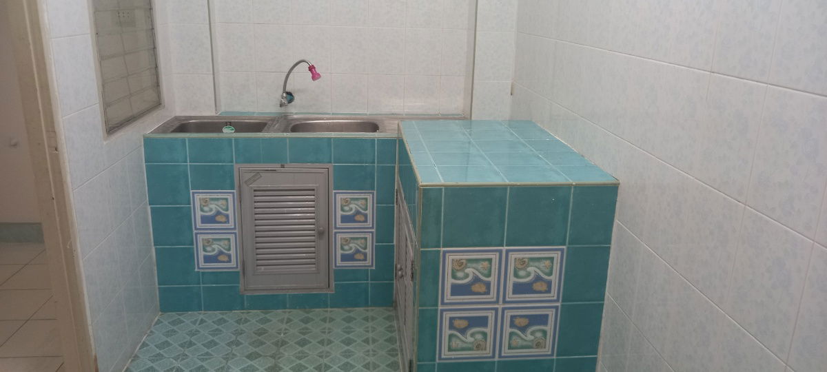 picture Two-storey townhouse for sale at 1.3 million baht (negotiable), offering complete living space and located next to Sinphaet Kanchanaburi Hospital. - 7/19