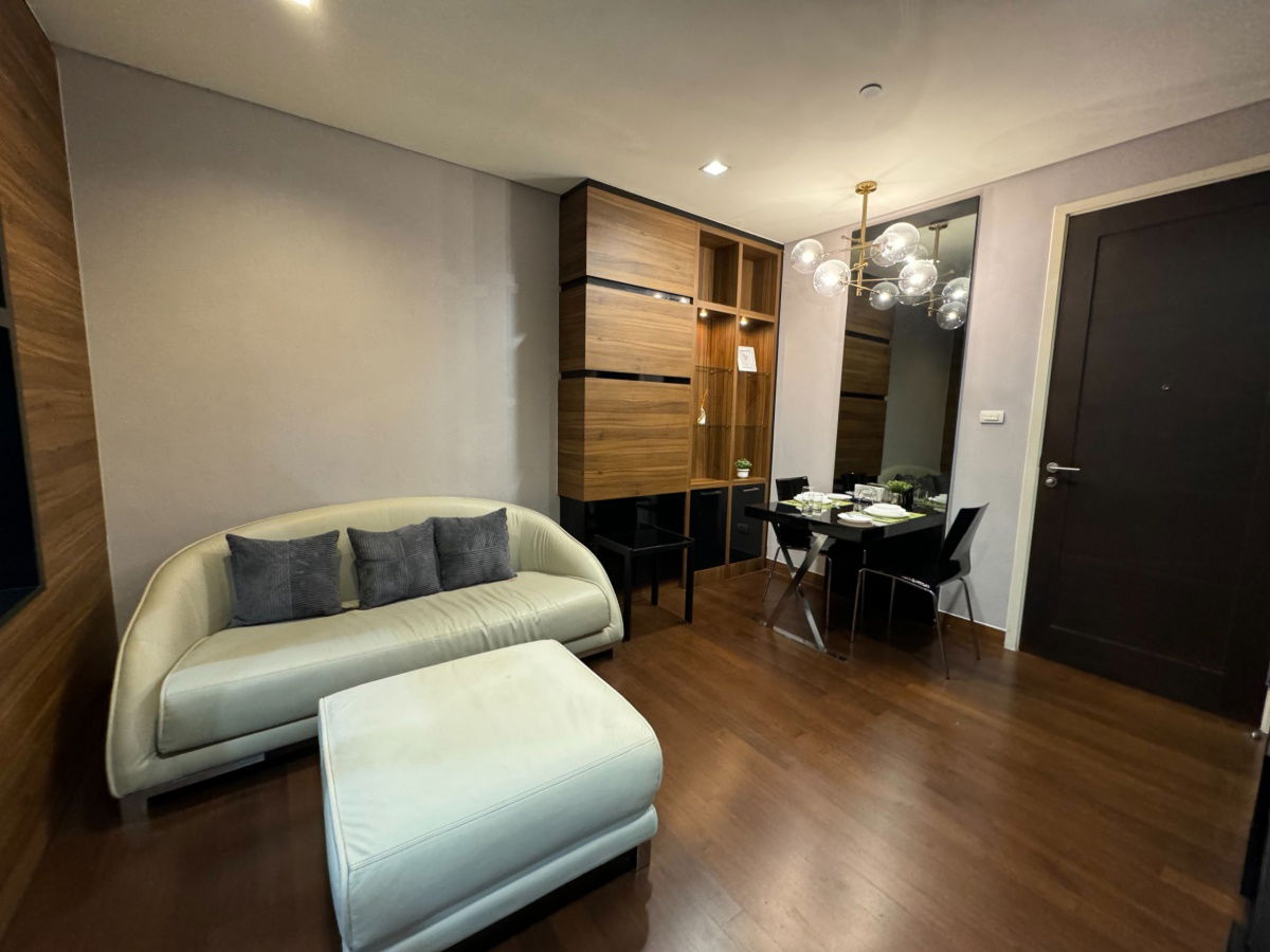 picture  Ivy                        Thonglor - 3/10