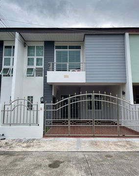 ขาย บ้านทาวน์โฮมหลังใหญ่ 2 ชั้น ในโครงการ ท่าท่อน 3 ห้องนอน รีโนเวทตกแต่งสวยพร้อมอยู่ ขาย 2.59 ล้านบาท 