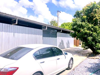Factory for rent : RamInthra Prasertmanukit MRT LatPlaKhao. 900m. Warehouse factory with private parking 322 sq.. 82qw