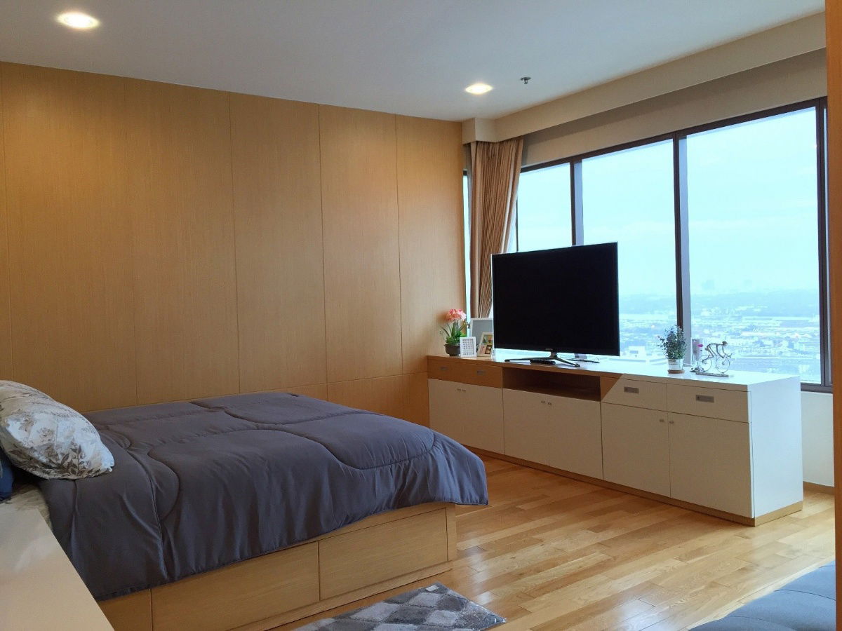 picture The Emporio Place  3 Bedrooms 4 Bathrooms size 162 Sq.m.   - 4/6