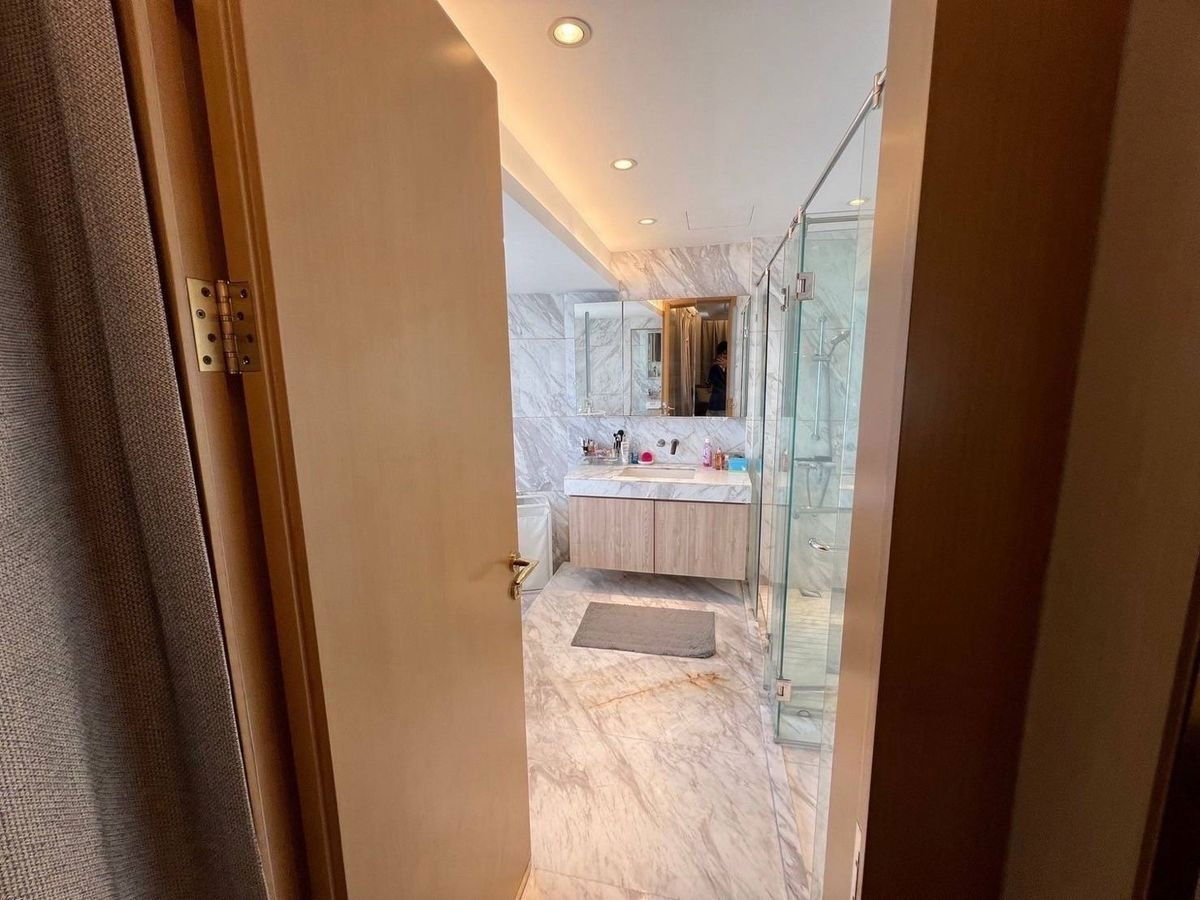 รูป  Le Raffine Sukhumvit 24 (เลอ รัฟฟิเน่ สุขุมวิท 24)  3ห้องนอน 3ห้องน้ำ  1ห้องแม่บ้าน  ขนาด 371 ตรม - รูปที่ 14/18
