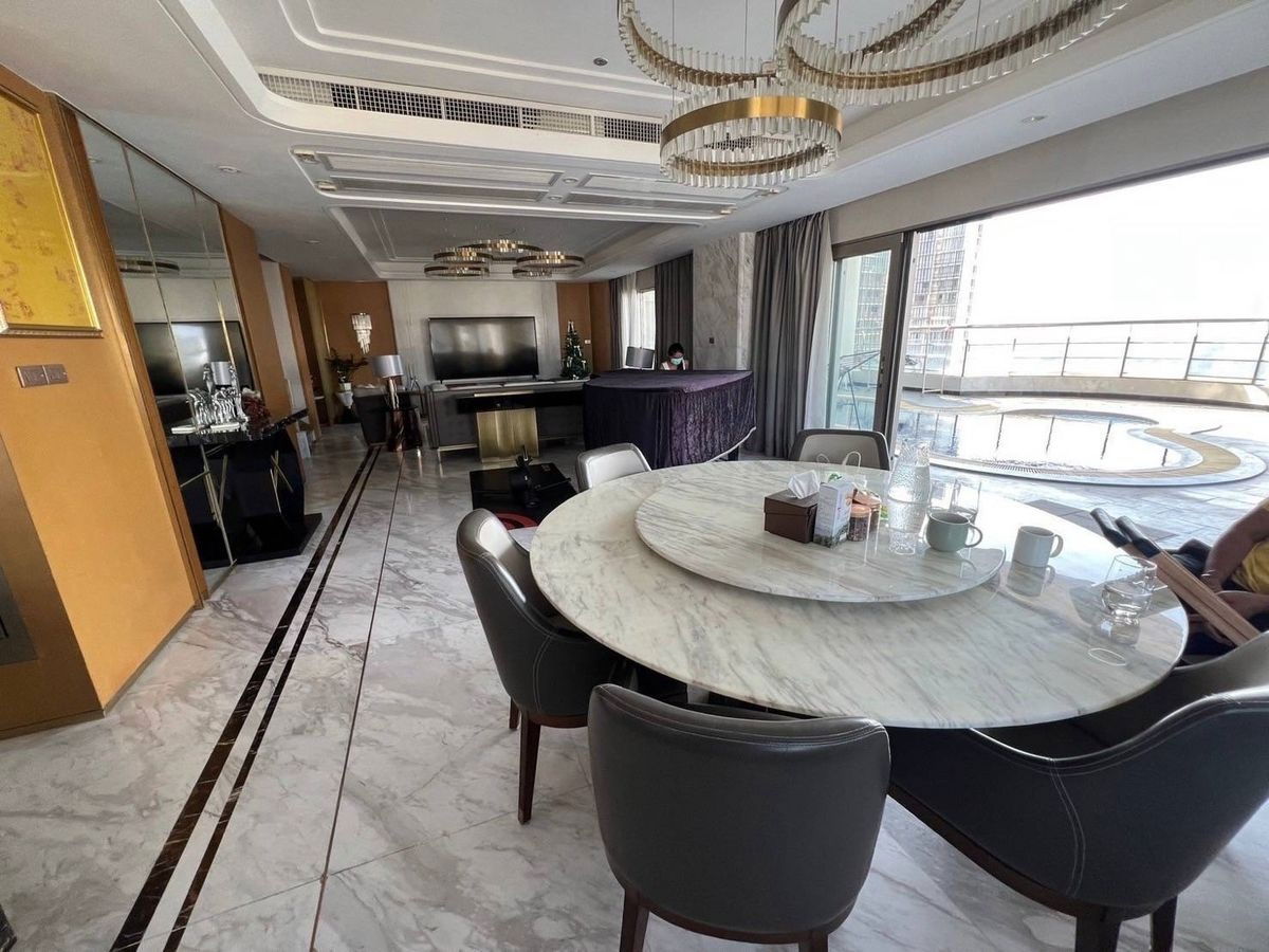 รูป  Le Raffine Sukhumvit 24 (เลอ รัฟฟิเน่ สุขุมวิท 24)  3ห้องนอน 3ห้องน้ำ  1ห้องแม่บ้าน  ขนาด 371 ตรม - รูปที่ 1/18