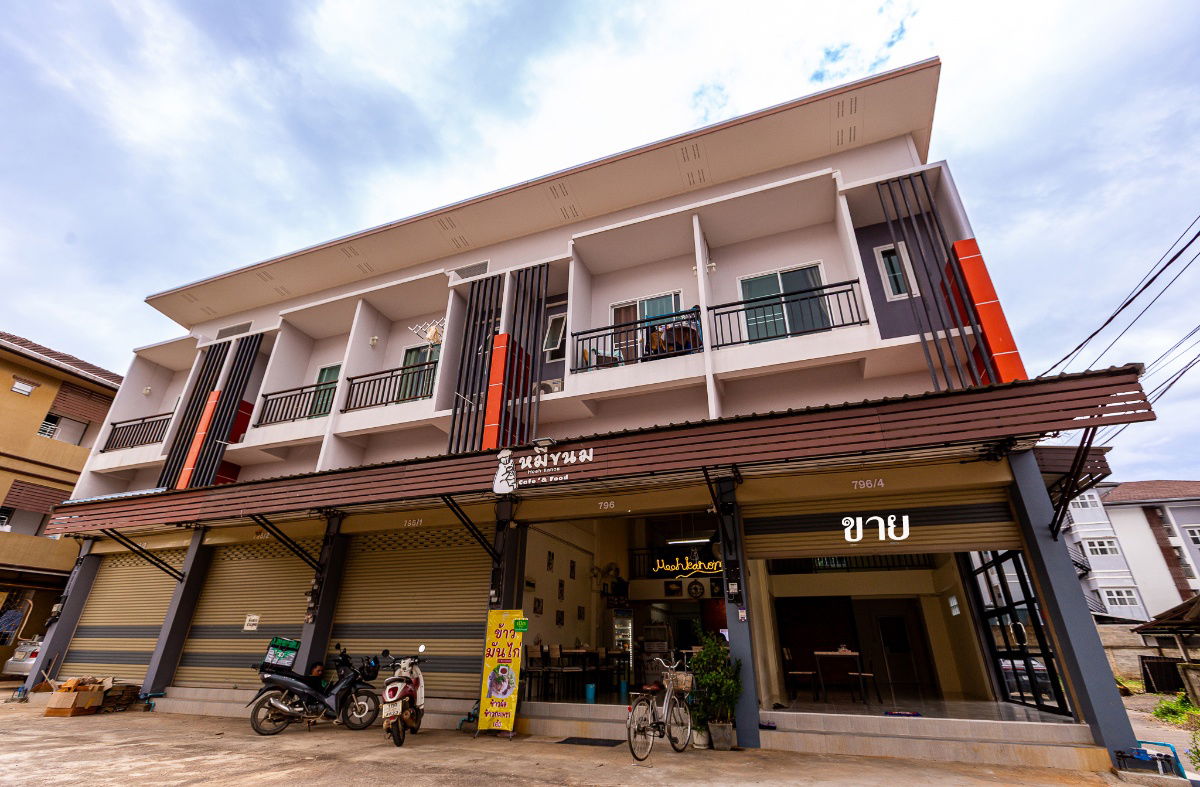 picture For sale: 2.5-story commercial building, good location in front of Mae Fah Luang University, Chiang Rai. Corner unit with road access on 2 sides.  - 2/16