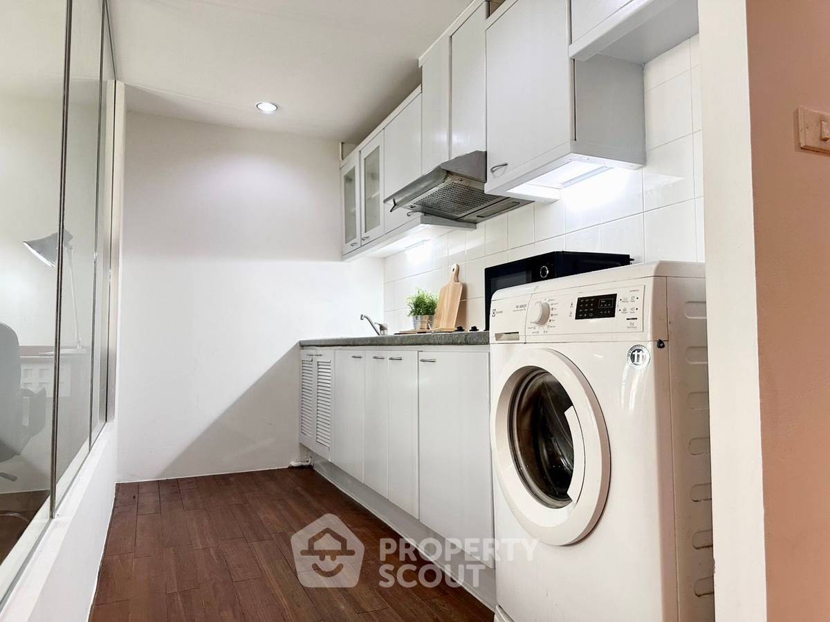 picture 1-BR Condo at The Grand Regent Condominium near BTS Ratchadamri (ID 2306555) - 8/16