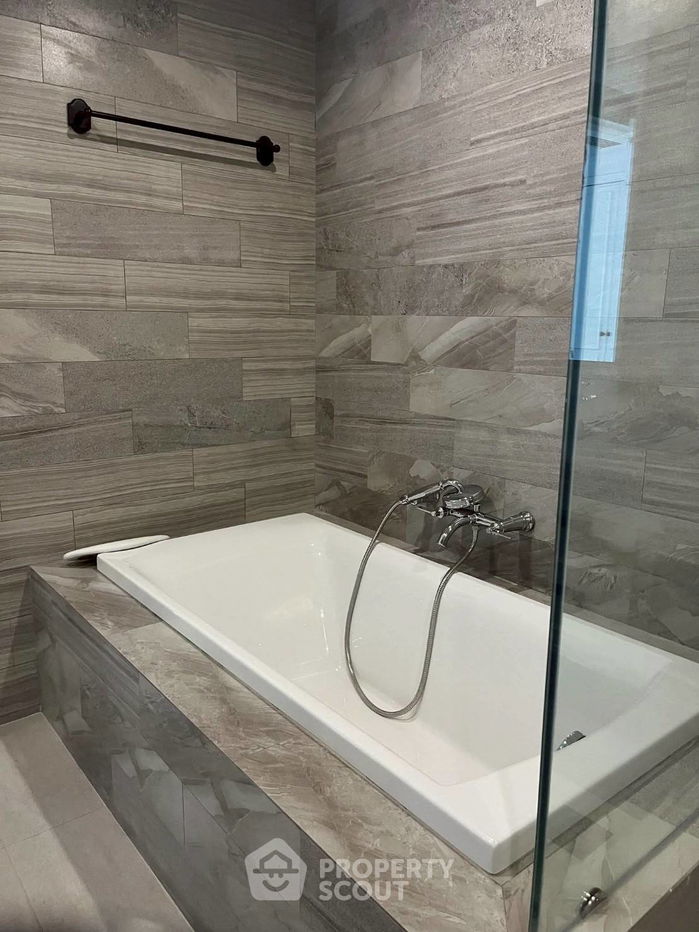 picture 2-BR Condo at Somkid Gardens Condominium near BTS Chit Lom (ID 2308395) - 10/17