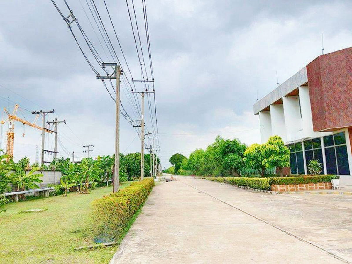 picture Land for Sale with Buildings in front of Navanakhon 110 Rai-3 Ngan-35 sq.m., on Phahonyothin Rd., Khlong Nueng, Khlong Luang, Pathum Thani. - 9/13