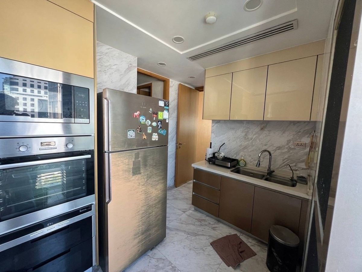 รูป  Le Raffine Sukhumvit 24 (เลอ รัฟฟิเน่ สุขุมวิท 24)  3ห้องนอน 3ห้องน้ำ  1ห้องแม่บ้าน  ขนาด 371 ตรม - รูปที่ 15/18