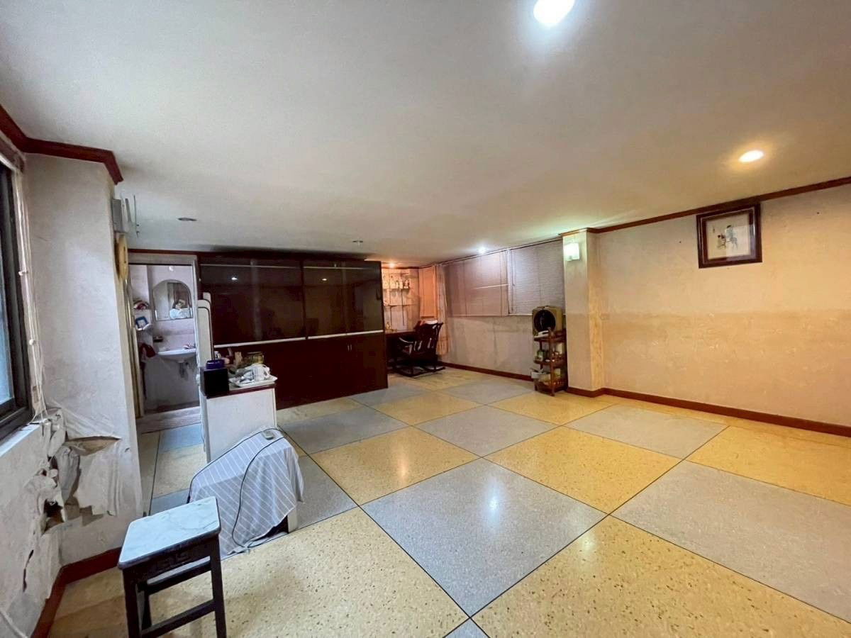 picture For Sale: 2 Adjacent Commercial Buildings, 5 Storeys + Mezzanine Floor Prime on Rama VI Soi 19, Ratchathewi , Phaya Thai, Bangkok. - 9/14