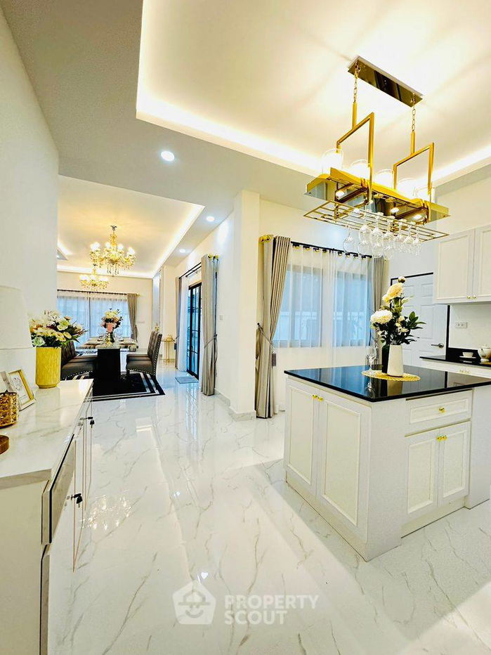 รูป บ้าน 4-ห้องนอน ที่ รัตนากร วิลเลจ 18 ใกล้ เมืองพัทยา (ID 2060417) - รูปที่ 3/19