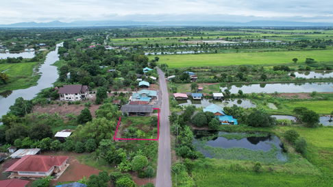 ขายที่ดินพร้อมอาคาร เนื้อที่ 278 ตารางวา มีโฉนด ติดถนนชุมชนหน้ากว้าง 49 ม. ขายเพียง 830000 บาท