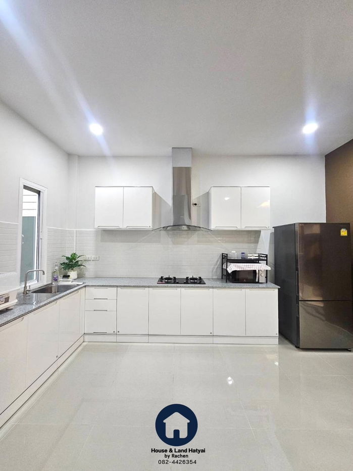picture Single house for rent in a development in Ban Phru. 3 bedrooms, 75 sq wah (20,000 sq m). Rent: 20,000 baht/month. - 10/19