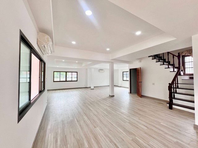 รูป ให้เช่าโฮม ออฟฟิส  450 ตร.ม.  ติดถนประเสริฐมนูกิจ ทำเลสวยมาก หน้ากว้างติดถนน ใกล้โรงเรียนเลิศหล้า จอดรถได้หลายคัน - รูปที่ 8/9
