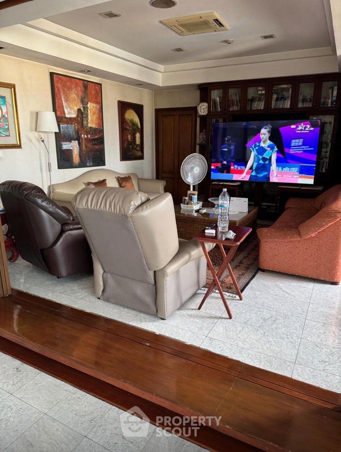 picture 4-BR Condo at Oriental Towers Condominium near BTS Ekkamai (ID 2308587) - 8/10