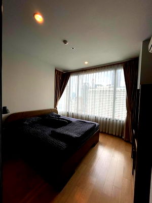 Condos for sale : Pyne by Sansiri【𝐒𝐄𝐋𝐋 & 𝐑𝐄𝐍𝐓】🔥A classic, dark-toned room adds a touch of somberness and intrigue.🔥  Contact Line ID: @hacondo