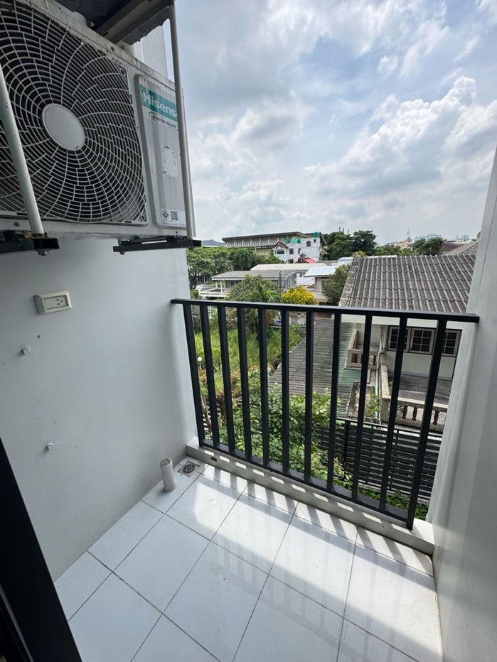 picture (Pet Friendly 🐶🐱)Code: KJ8750  for rent Chewathai Hallmark Ladprao - Chokchai 4 // Line ID: @kjcondo (with @) // - 8/16