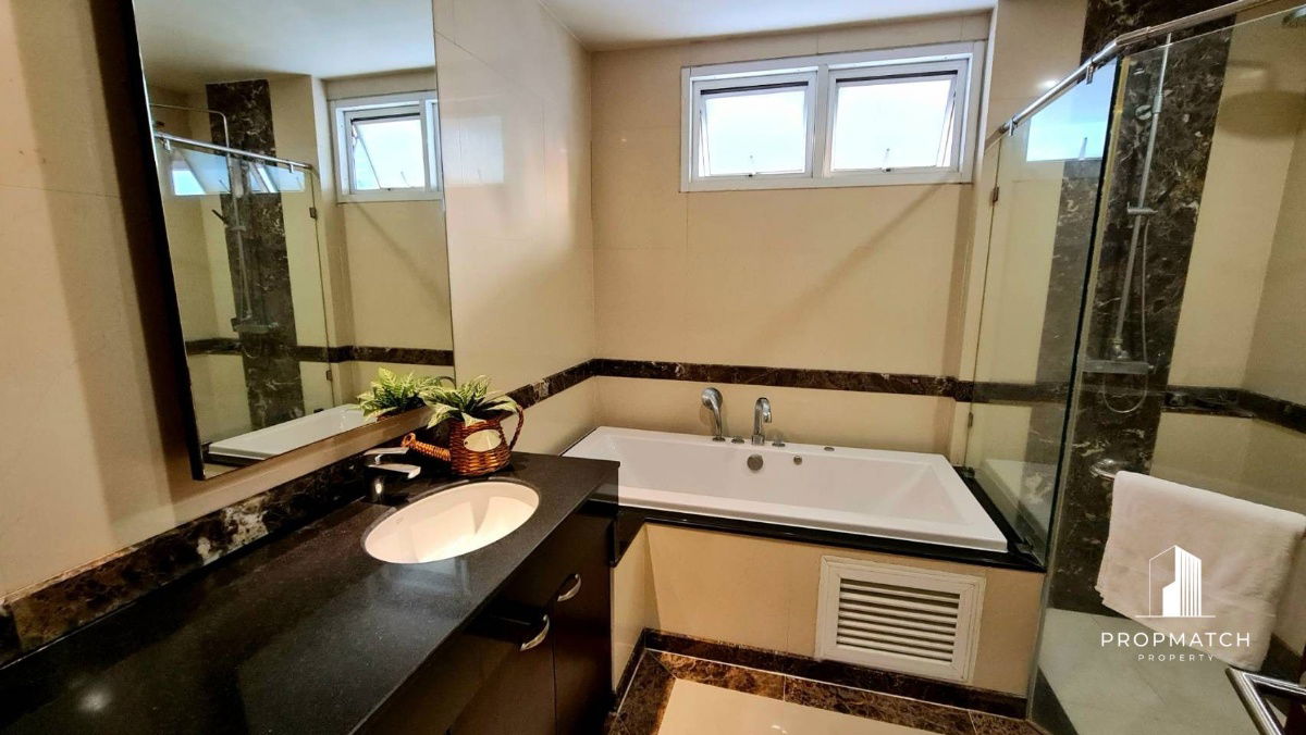 รูป ✨Flash Deal ✨Piyathip Place Sukhumvit 39  ( 3Bed 3Bath 291SQM.) แต่งครบพร้อมอยู่ !! เพียง 110,000บาทต่อเดือน Tel.0981315848 @propmatch - รูปที่ 12/12