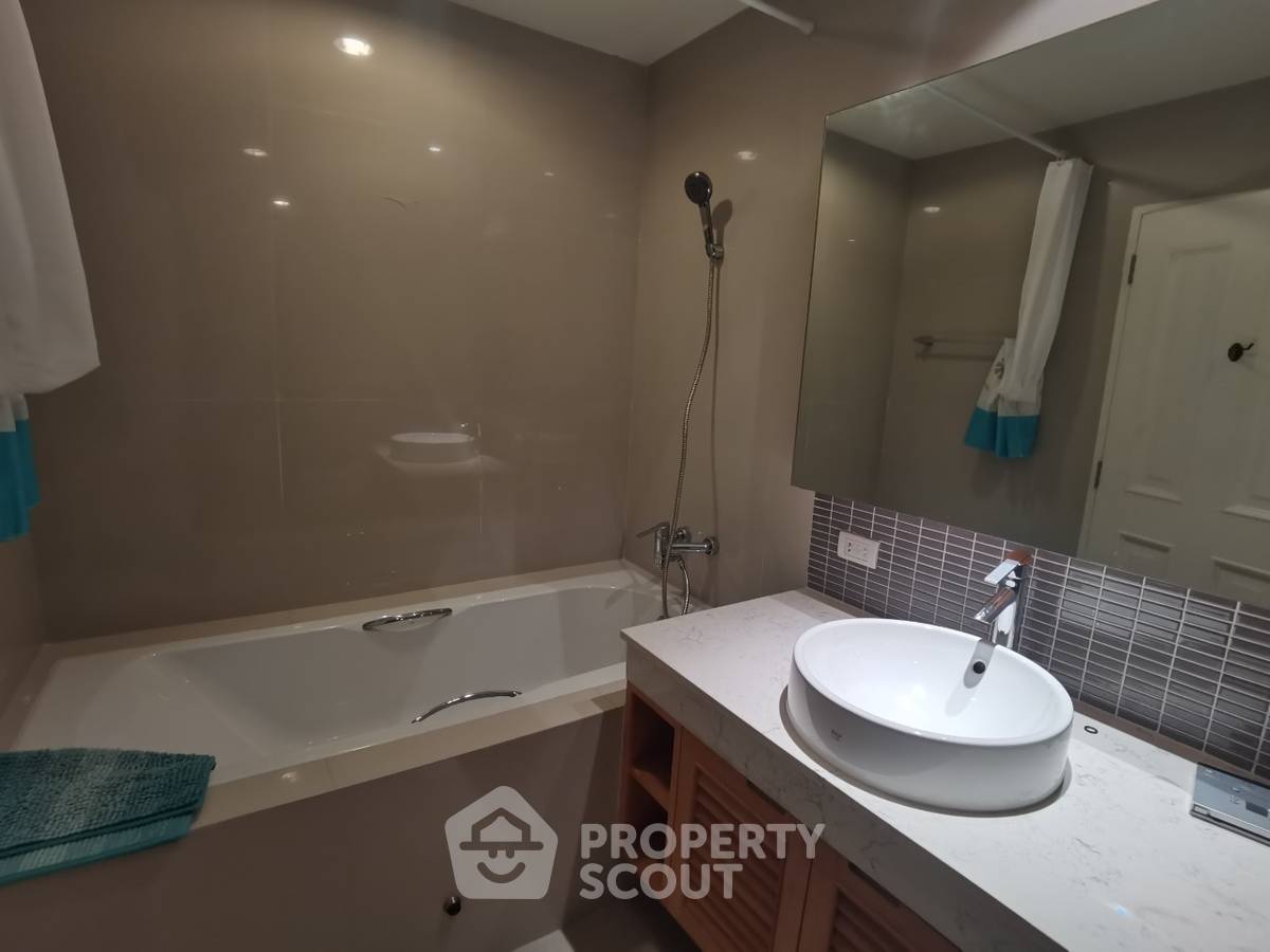 picture 2-BR Condo at The Rise Sukhumvit 39 near BTS Phrom Phong (ID 514937) - 10/10