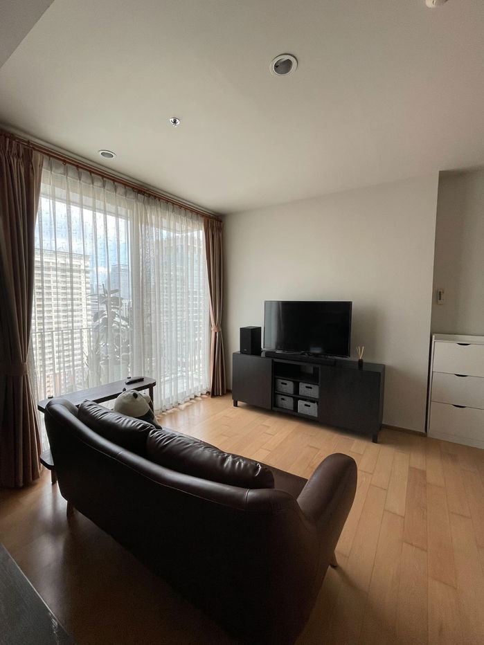 picture Pyne by Sansiri【𝐒𝐄𝐋𝐋 & 𝐑𝐄𝐍𝐓】🔥A classic, dark-toned room adds a touch of somberness and intrigue.🔥  Contact Line ID: @hacondo - 3/8