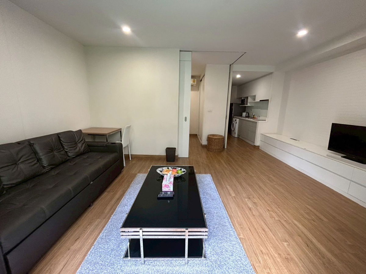 picture The Nimmana Condo for rent in the heart of Nimman. Pool view, large unit, Tel. : 098-9690236 (Janny) - 8/14