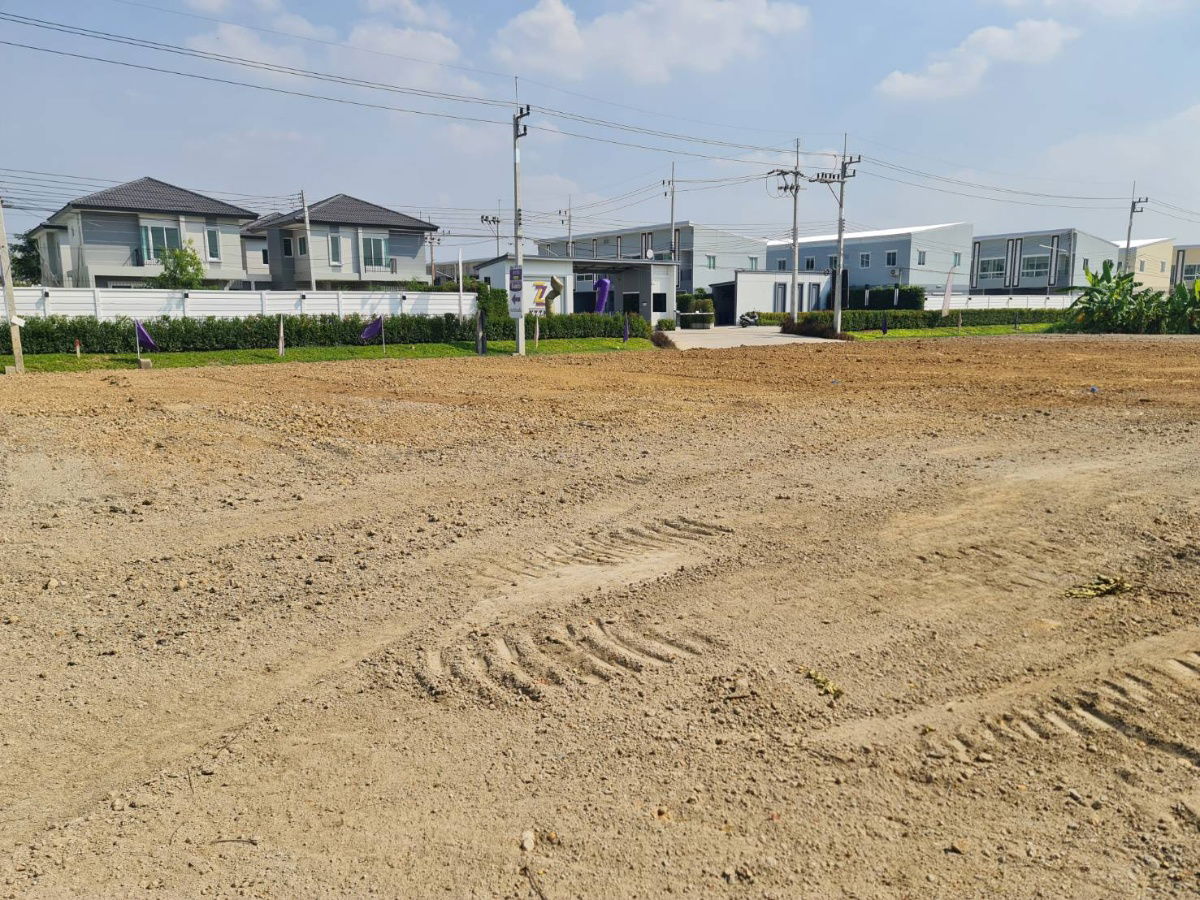 picture Land for sale in front of the entrance to EZZEN Salaya - 17/24
