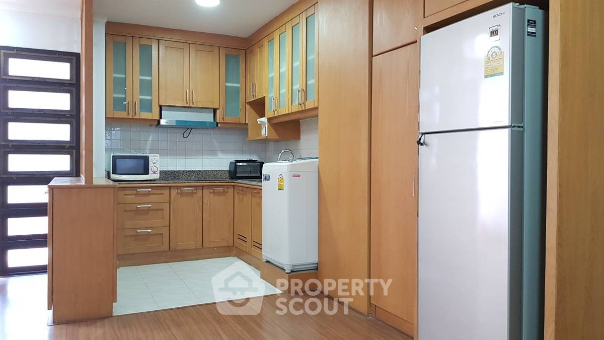 picture 2-BR Condo at Supalai Place Sukhumvit 39 near BTS Phrom Phong (ID 512412) - 6/12