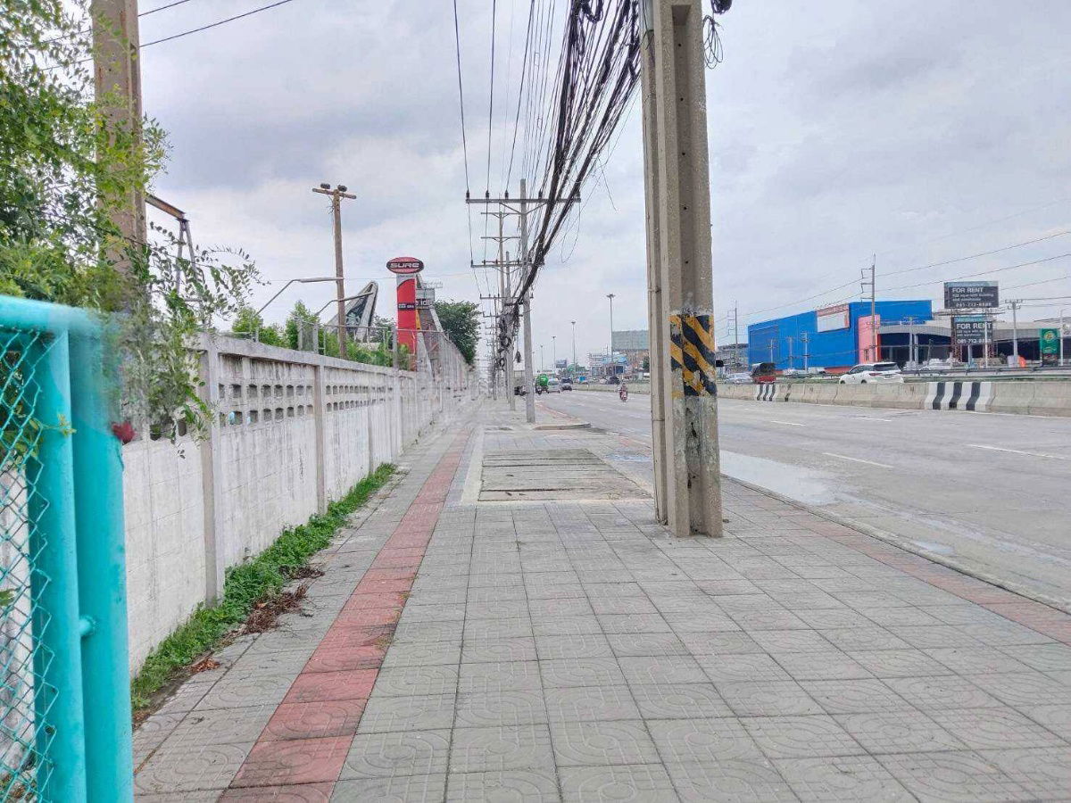 picture Land for Sale with Buildings in front of Navanakhon 110 Rai-3 Ngan-35 sq.m., on Phahonyothin Rd., Khlong Nueng, Khlong Luang, Pathum Thani. - 6/13