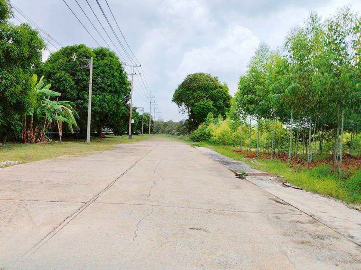 picture Land for Sale with Buildings in front of Navanakhon 110 Rai-3 Ngan-35 sq.m., on Phahonyothin Rd., Khlong Nueng, Khlong Luang, Pathum Thani. - 8/13