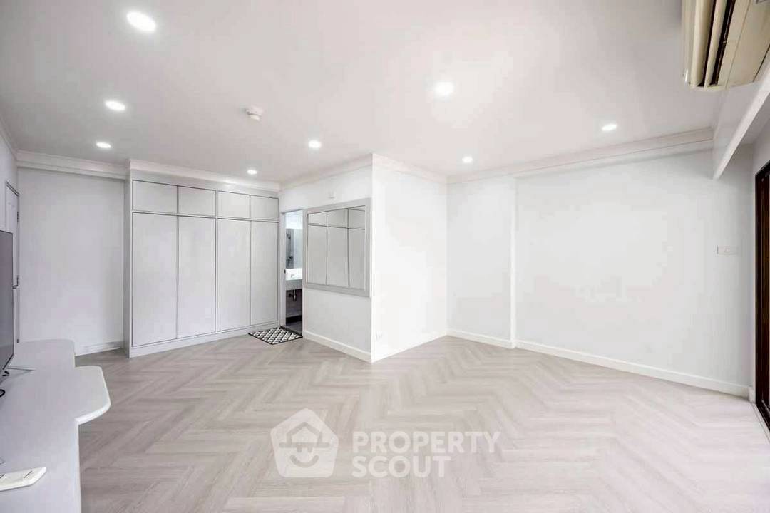 picture 2-BR Condo at Saranjai Mansion Condominium near BTS Nana (ID 2308392) - 8/11