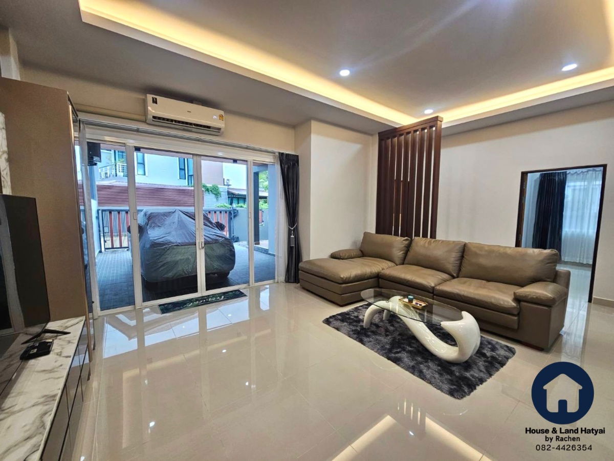 picture Single house for rent in a development in Ban Phru. 3 bedrooms, 75 sq wah (20,000 sq m). Rent: 20,000 baht/month. - 2/19