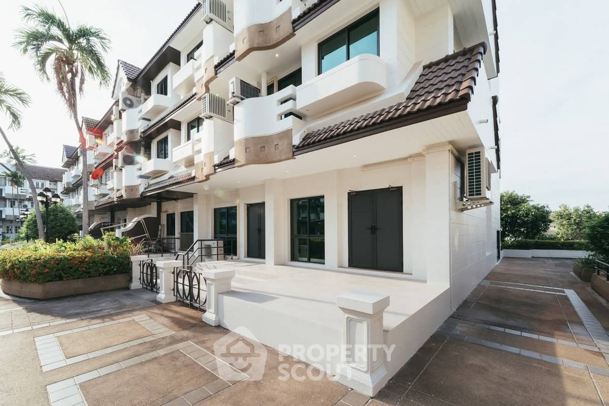 รูป ทาวน์เฮาท์ 5-ห้องนอน ที่ รีเจนท์ 71 เพลส ใกล้ BTS พระโขนง (ID 2096167) - รูปที่ 2/21