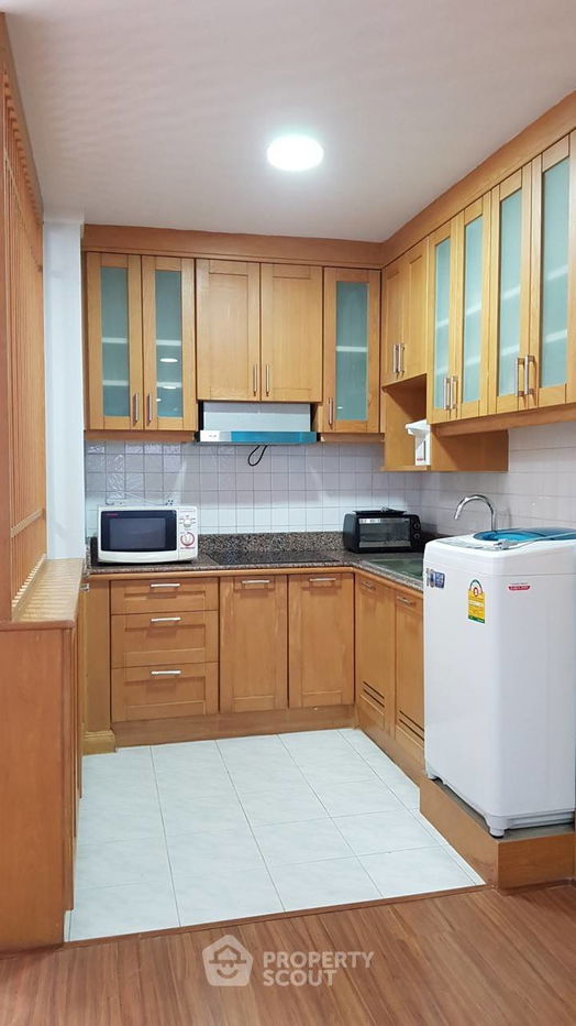 picture 2-BR Condo at Supalai Place Sukhumvit 39 near BTS Phrom Phong (ID 512412) - 5/12
