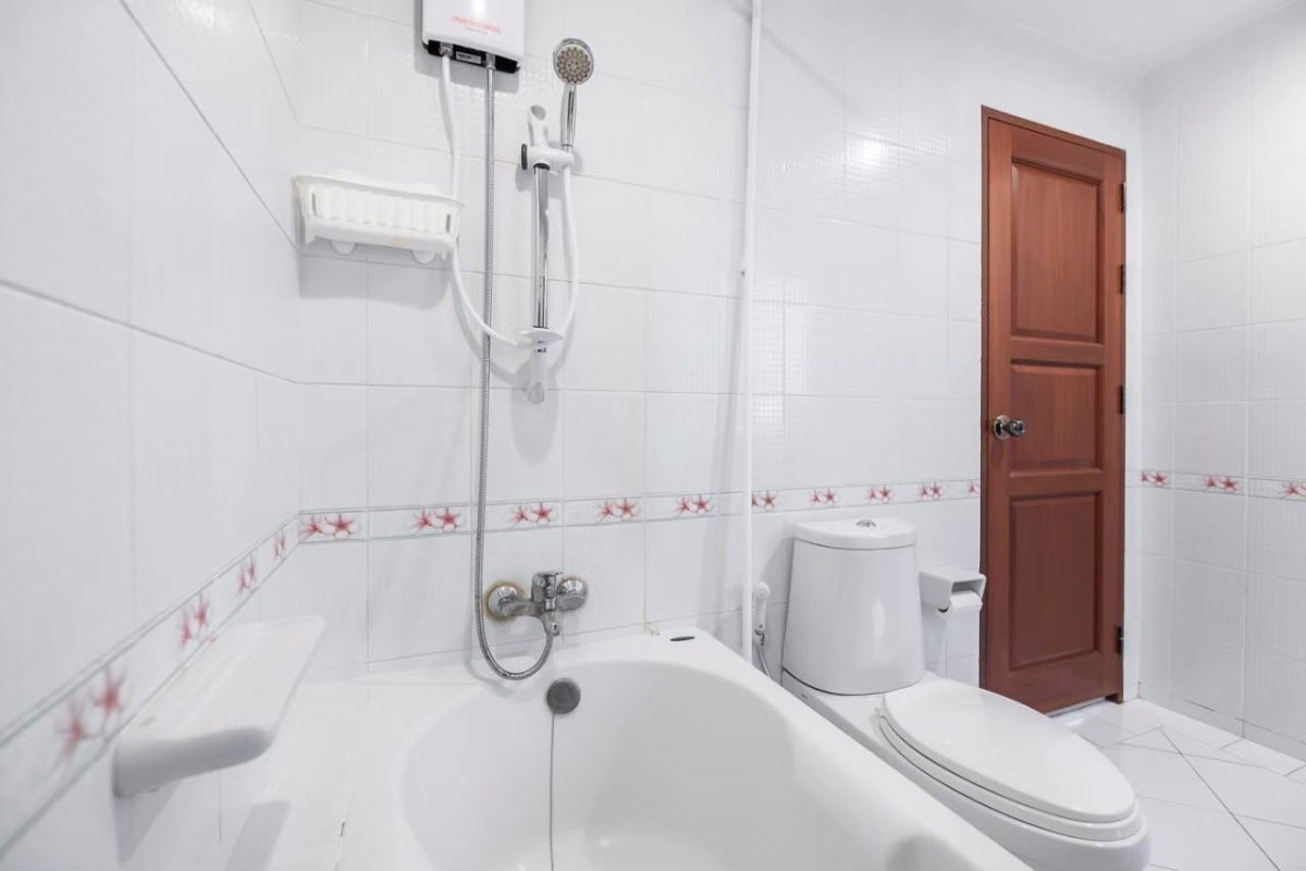 picture ✨ Luxurious city room Price 18,900 baht/month 📍 Near MRT Huai Khwang, Fully Furnished, ready to move in - 11/25
