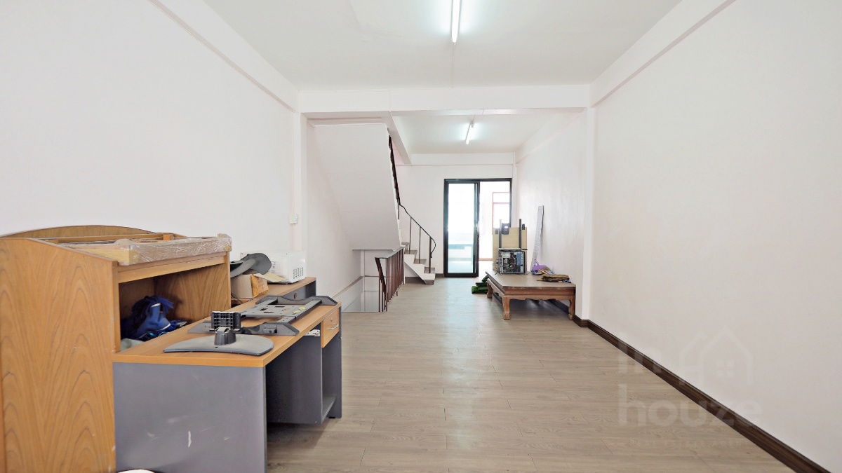picture Shophouse for Sale 2 Units connect on Sathupradit Road. 28 sq.w. Suitable for home office. For sale only 11.5 MB.  - 6/17