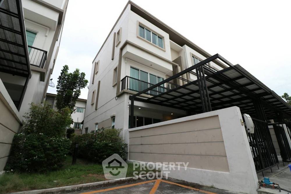picture 3-BR Townhouse near BTS Bang Chak (ID 2035743) - 1/7