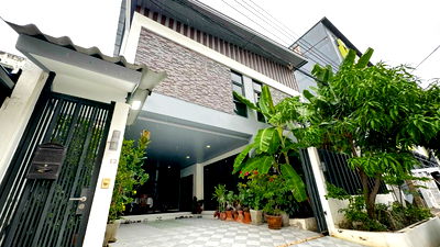 Houses for sale วิทยาลัยดุสิตธานี : House for Sale, Phatthanakan 46 – Only 150 m from the main road, close to the expressway and the yellow line BTS