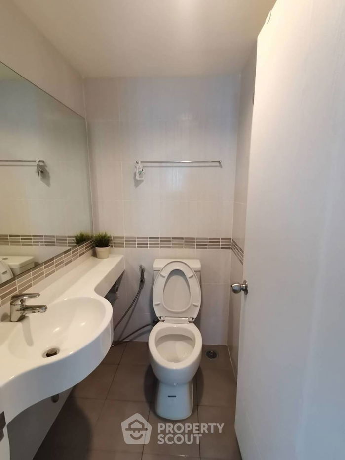picture 1-BR Condo at Lumpini Place Srinakarin-Huamak near ARL Hua Mak (ID 675027) - 10/13