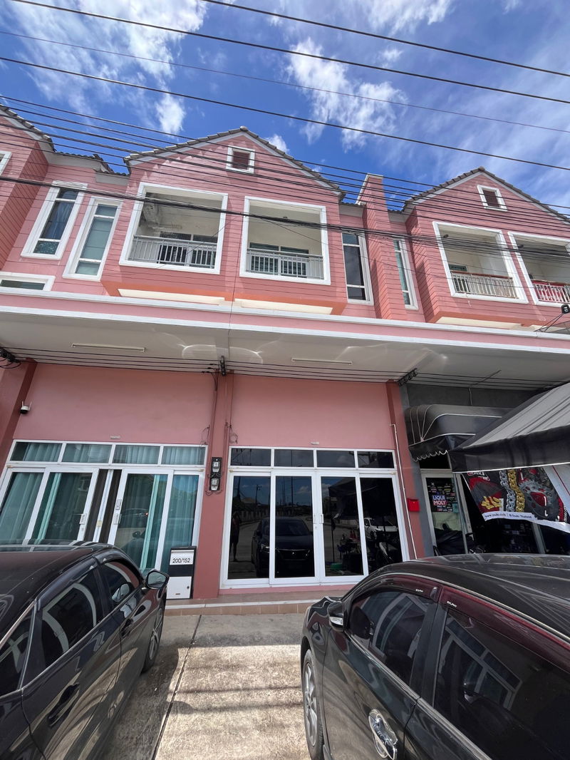Shophouses for sale : Commercial Building for Sale – 2.5 Storeys (With Tenant)