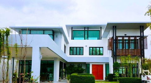 Southern Thai Association 1.0 km. MRT LakSong 4.5km. Beautiful Mansion 3-story detached house for re