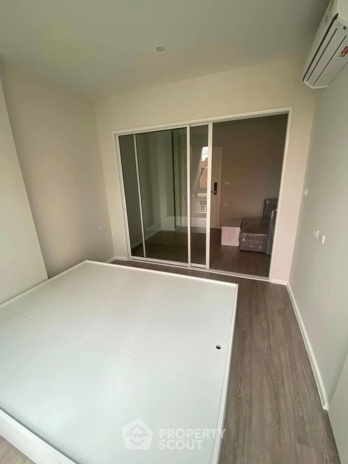 picture 1-BR Condo at Blue Phahonyothin 35 near BTS Ratchayothin (ID 2309148) - 2/12