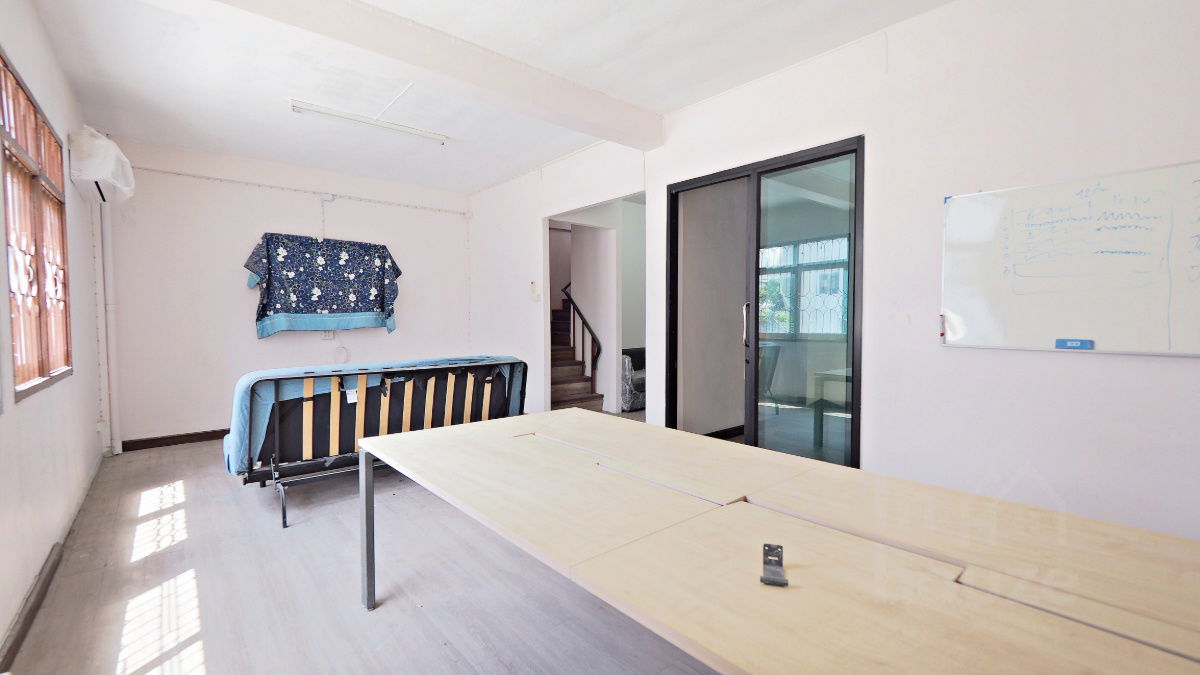 picture Shophouse for Sale 2 Units connect on Sathupradit Road. 28 sq.w. Suitable for home office. For sale only 11.5 MB.  - 5/17